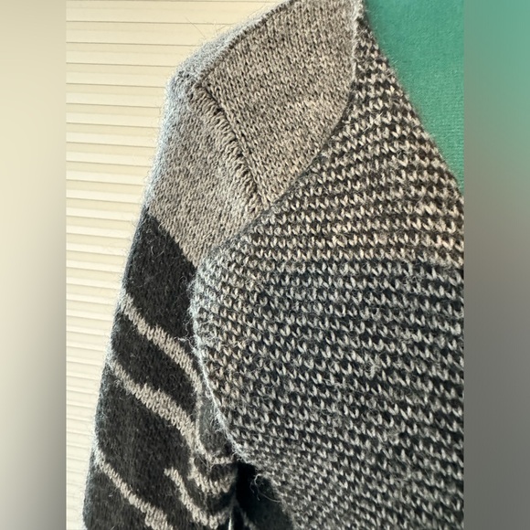 Elisabetta Collection. Cardigan/ Sweater Coat. - Picture 4 of 7